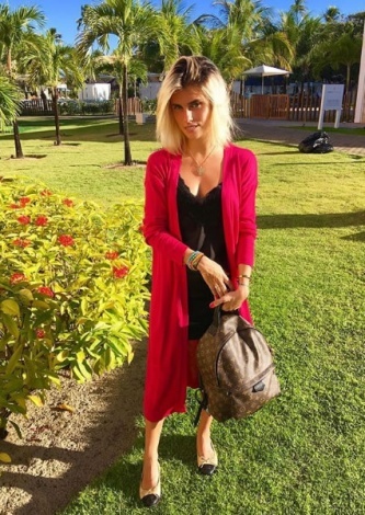 Anna Stevanato veste Tigoficial Casaco Pink - Look do dia - lookdodia.com